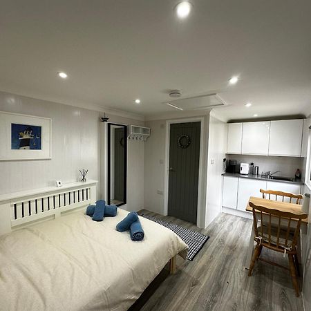Peaceful Southbourne Studio - Pets Welcome 伯恩茅斯 外观 照片