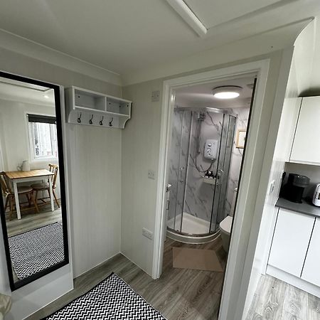 Peaceful Southbourne Studio - Pets Welcome 伯恩茅斯 外观 照片