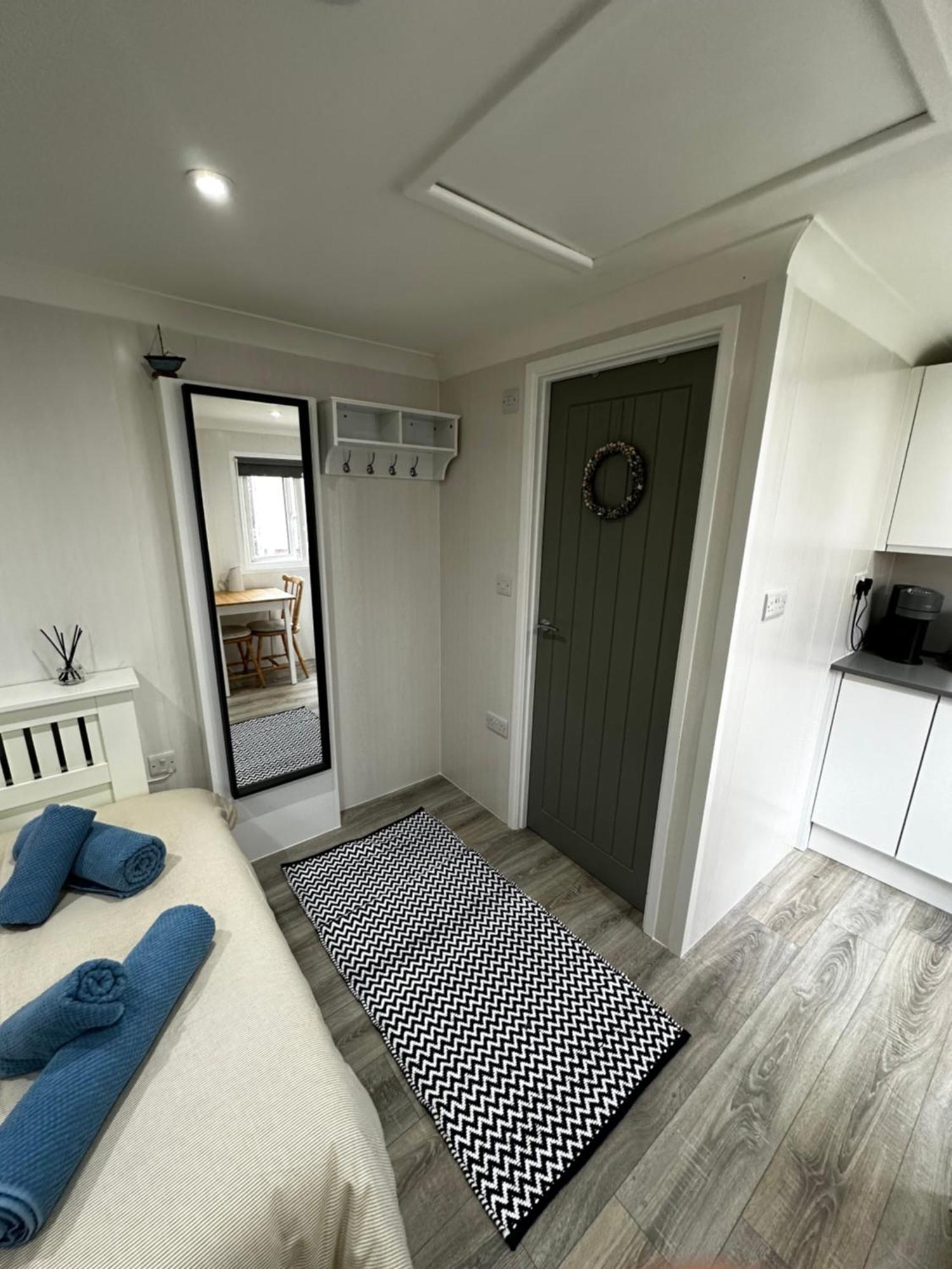 Peaceful Southbourne Studio - Pets Welcome 伯恩茅斯 外观 照片